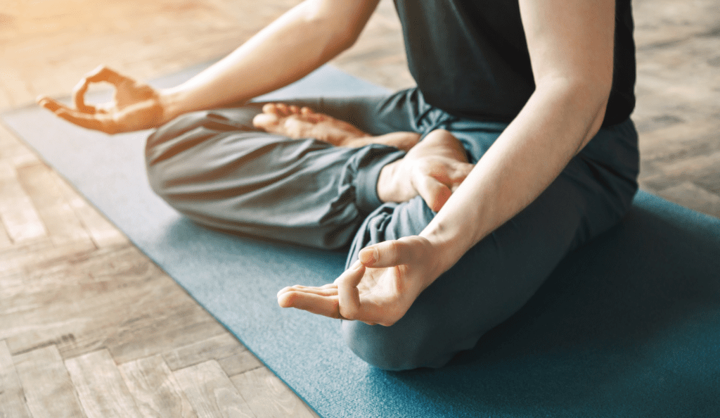 yogatherapie-stress-depression-addiction-annecy-studio-wakanda-avec-guillaume-compain